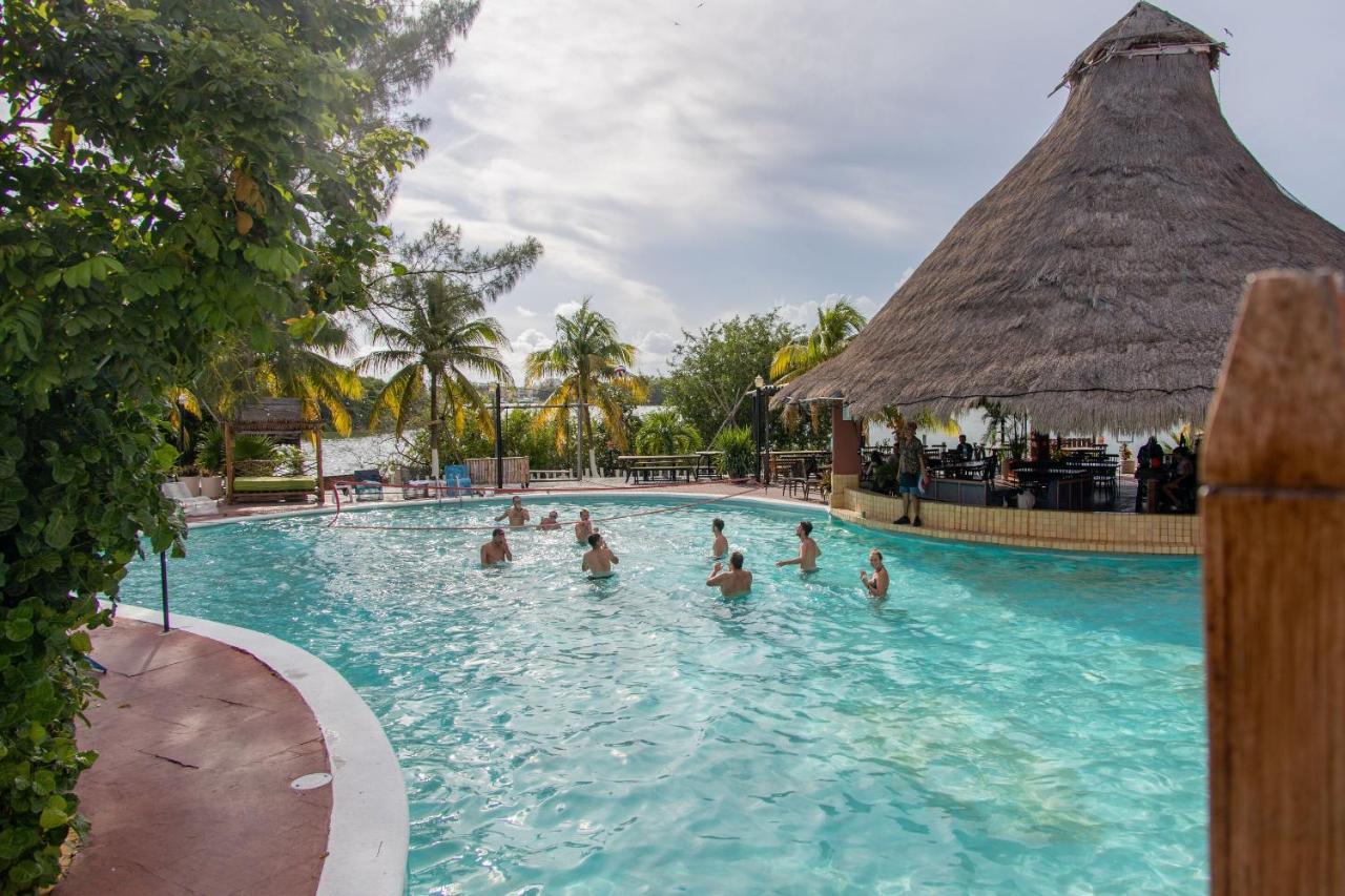 Selina Cancun Laguna Hotel Zone Cancún Exterior foto